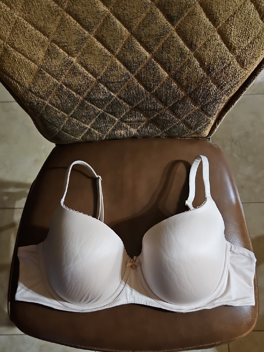 Victoria's Secret Lined Demi T-Shirt Underwire Cream Bra Padded Convertible